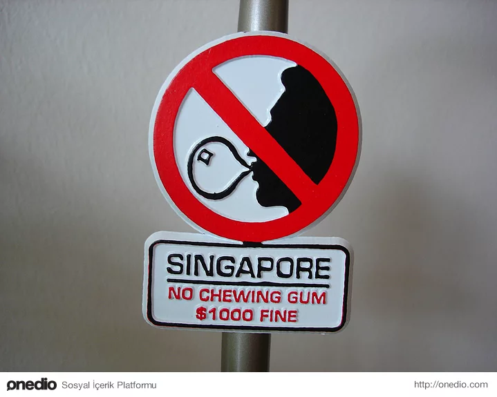 Singapur'da sakız bulundurmak veya satmak yasak.
