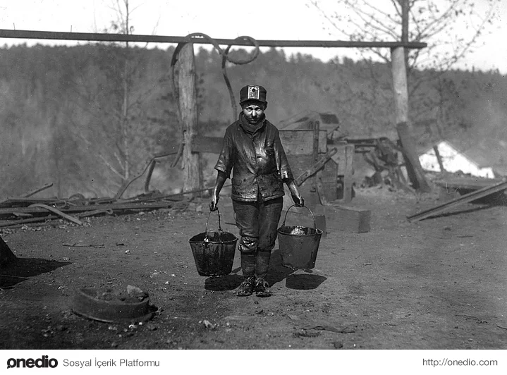Shorpy Higginbotham, Alabama'da yağ taşıyan bir çocuk işçi. 14 yaşında olduğunu söylemesine rağmen, yaşı tam olarak bilinmiyor. (1910)